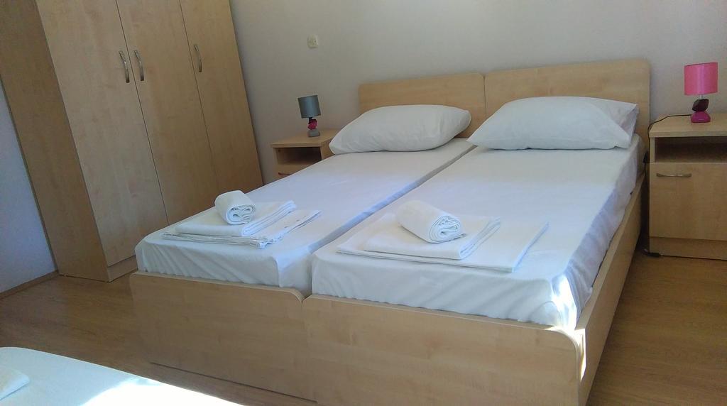 Resort Village T.N. Milna Vis Exterior photo