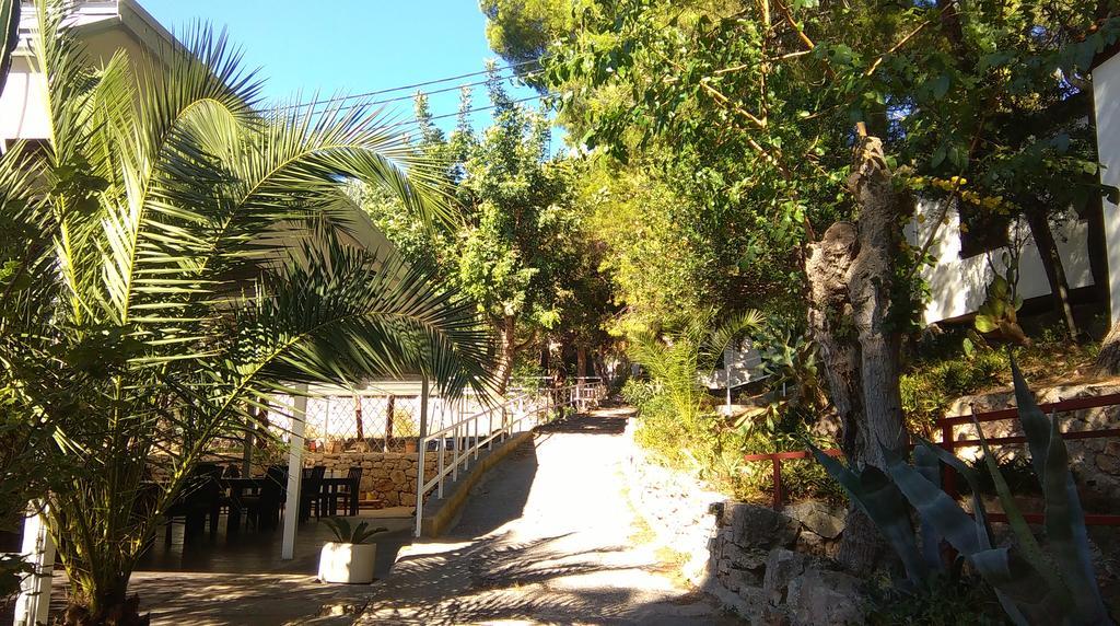 Resort Village T.N. Milna Vis Exterior photo